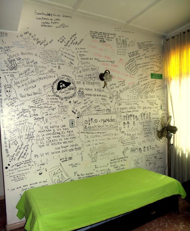 Hostel Otro Mundo Capdevila Buitenkant foto