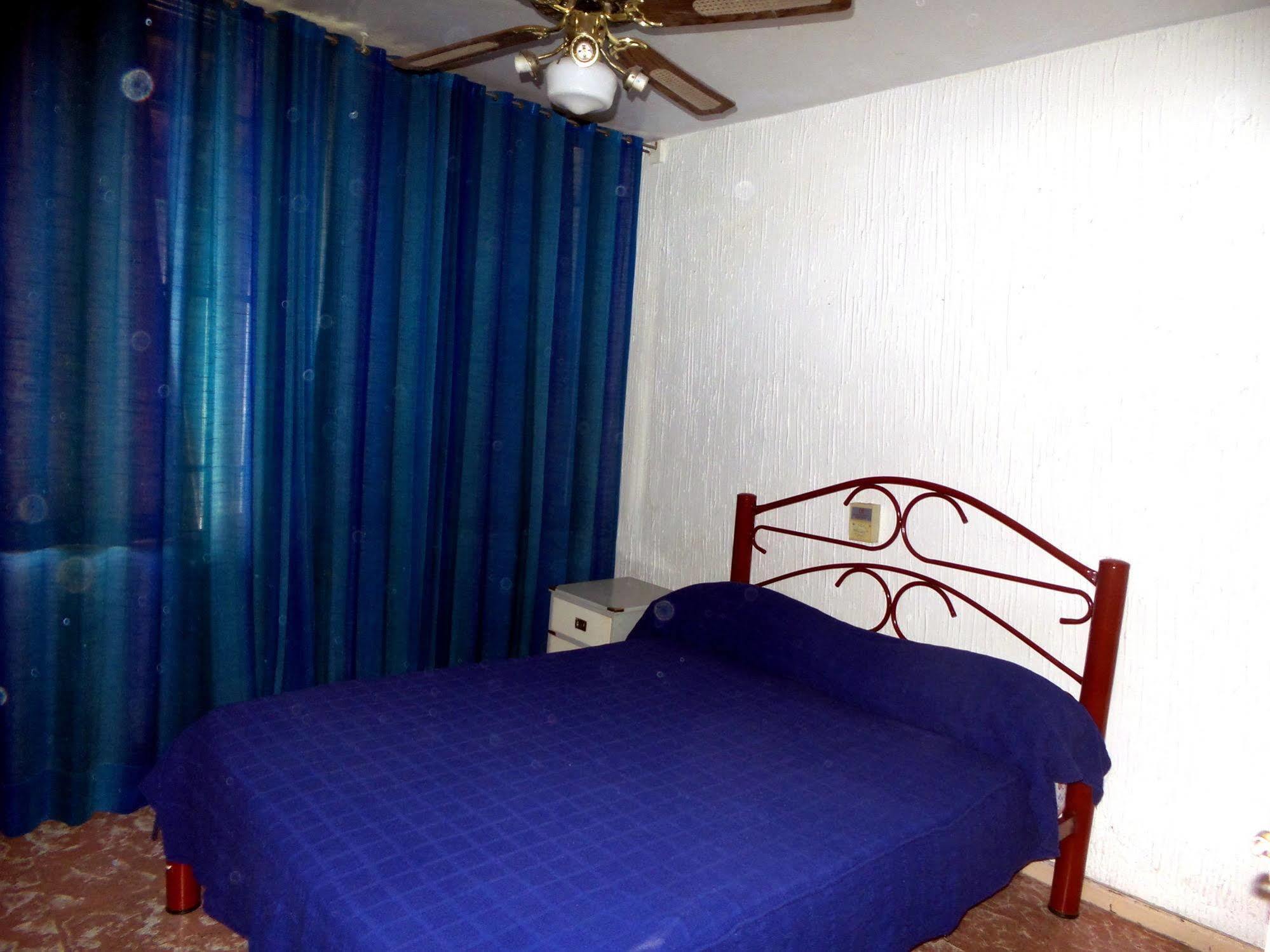 Hostel Otro Mundo Capdevila Buitenkant foto